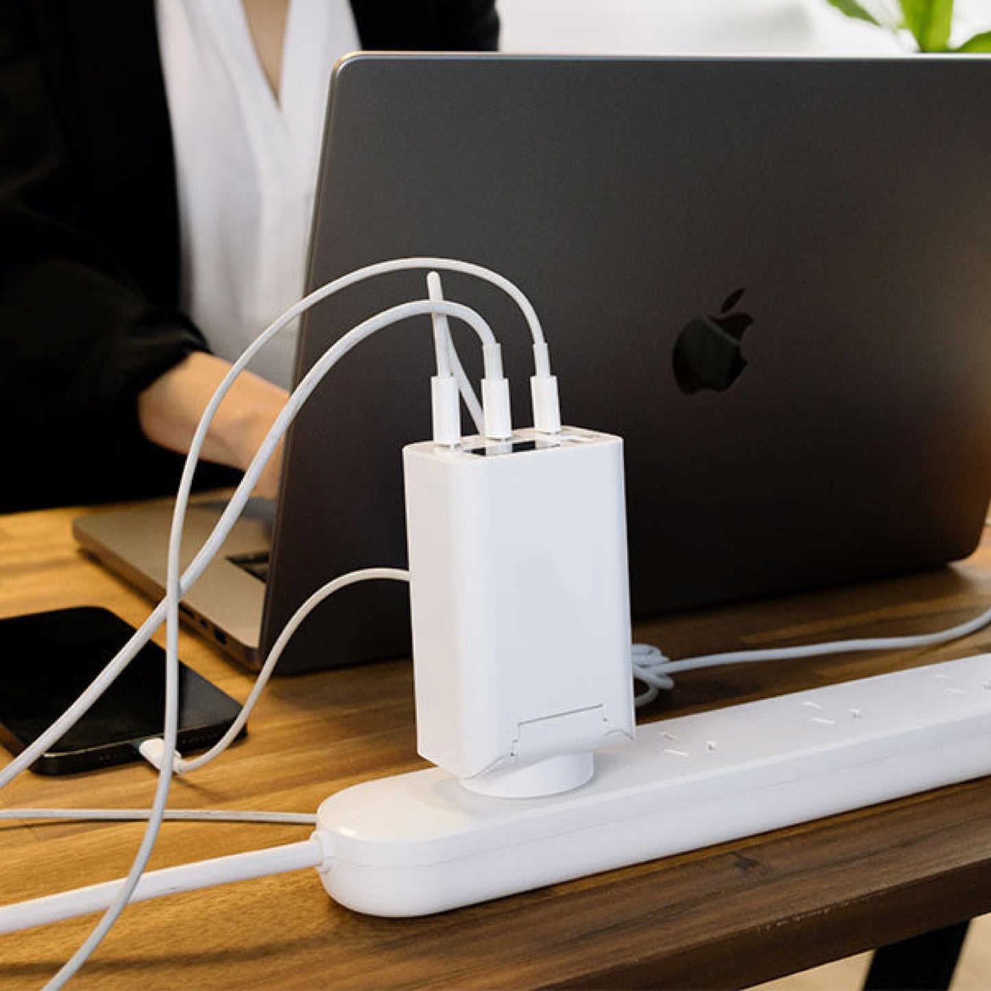 NexTECH® | Multi-Port GaN Charger with Screen – 280W Output - NexTECH